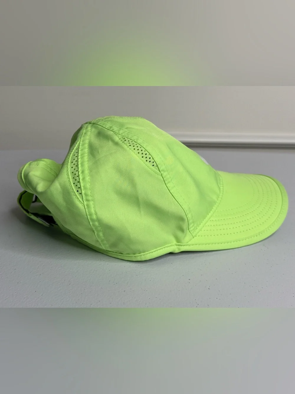 Unisex Nike Neon Green Featherlight Adjustable Cap, L/XL - Picture 6 of 8